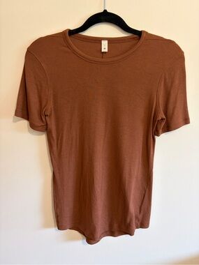 LULULEMON- size 8 brown Hold Tight Short-Sleeve Shirt.